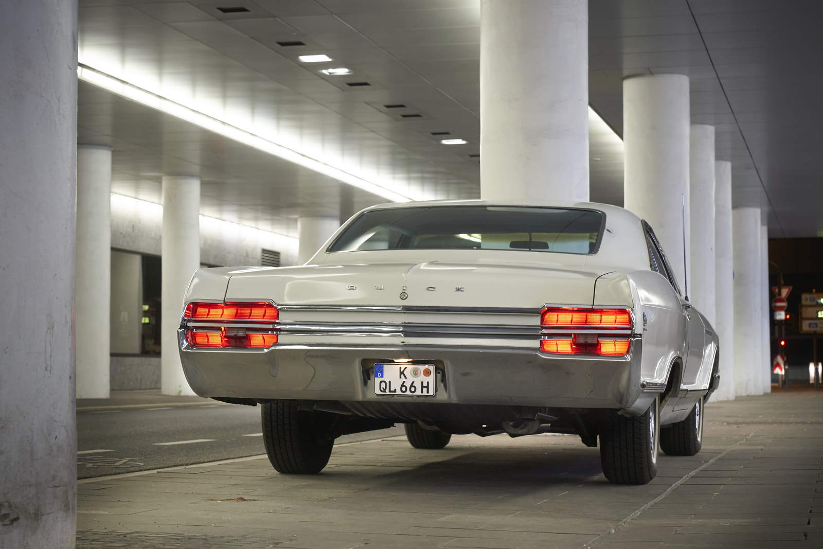 Buick Le Sabre 400 Köln bei Nacht